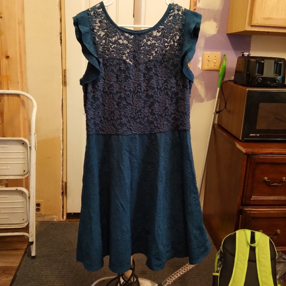 NEW WITH TAGS .... LACE DRESS